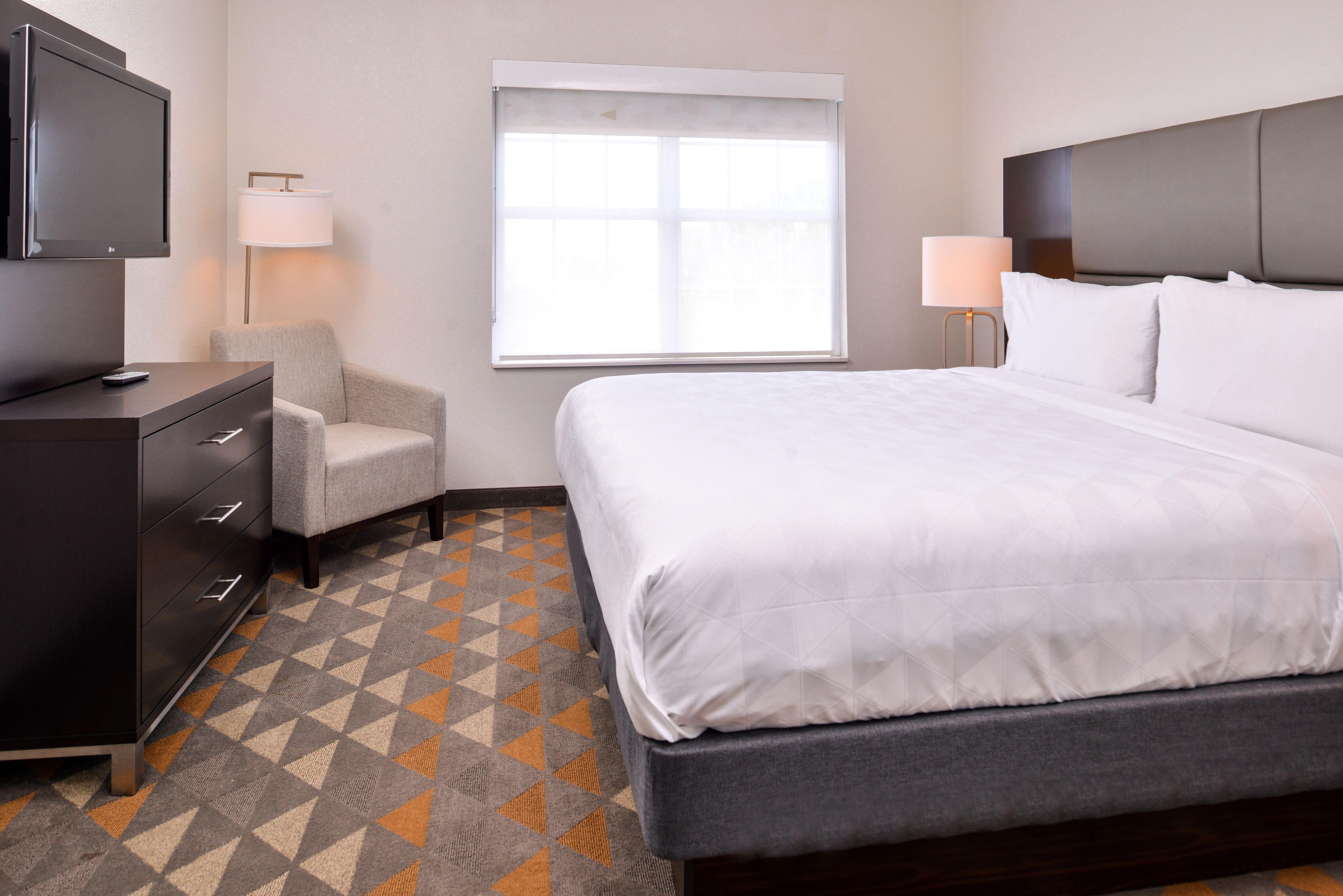 Holiday Inn And Suites Addison By Ihg Exterior photo