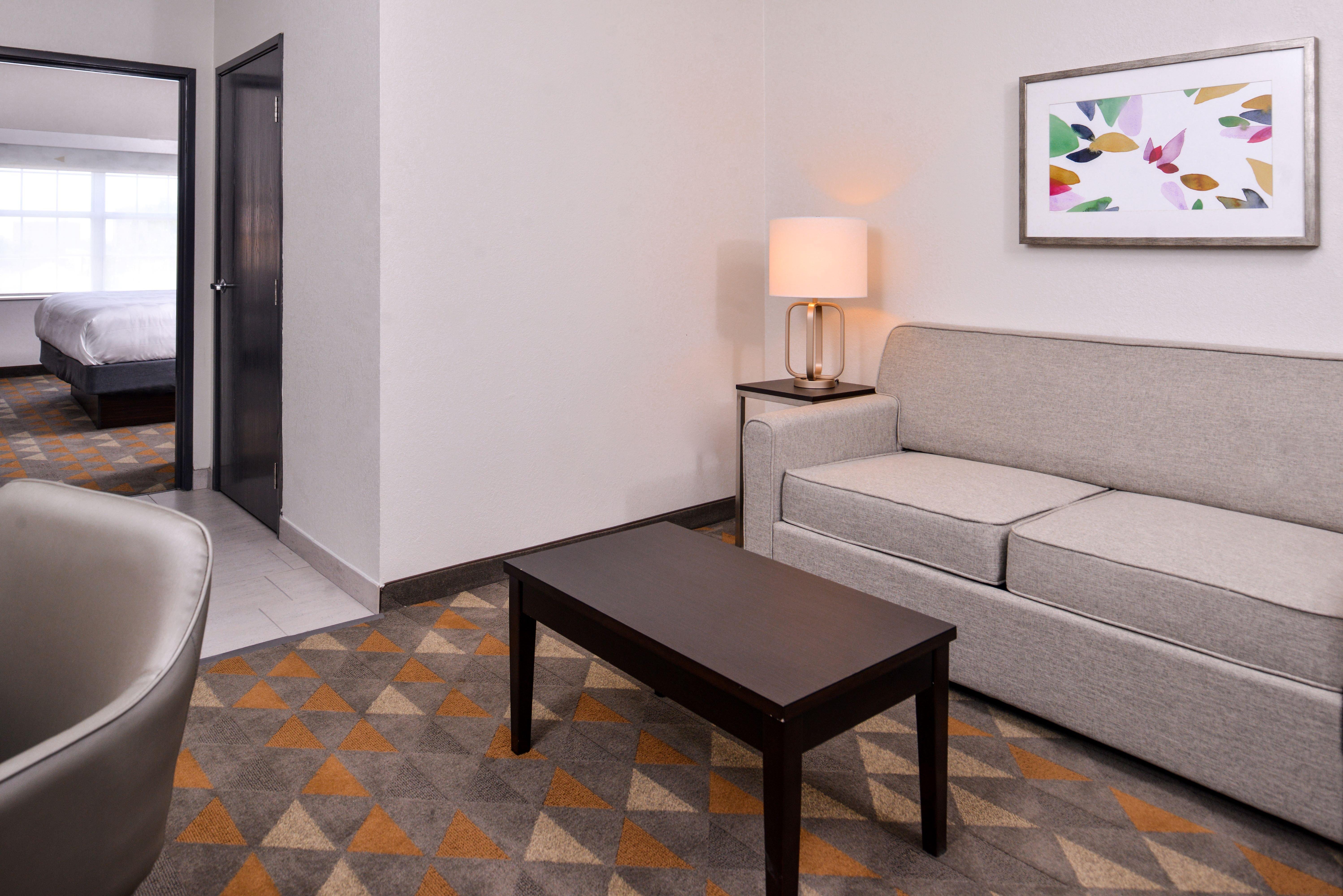 Holiday Inn And Suites Addison By Ihg Exterior photo