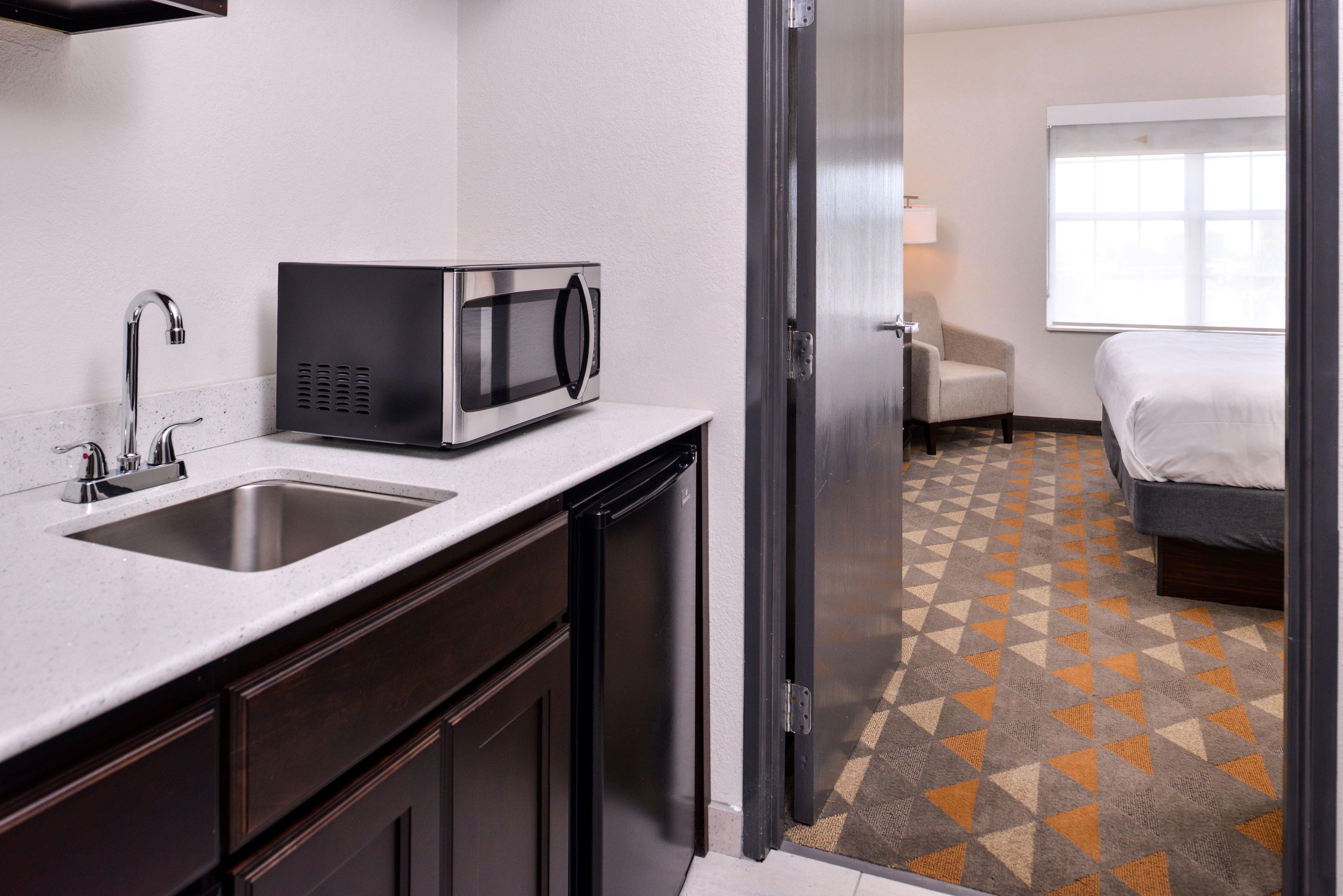 Holiday Inn And Suites Addison By Ihg Exterior photo