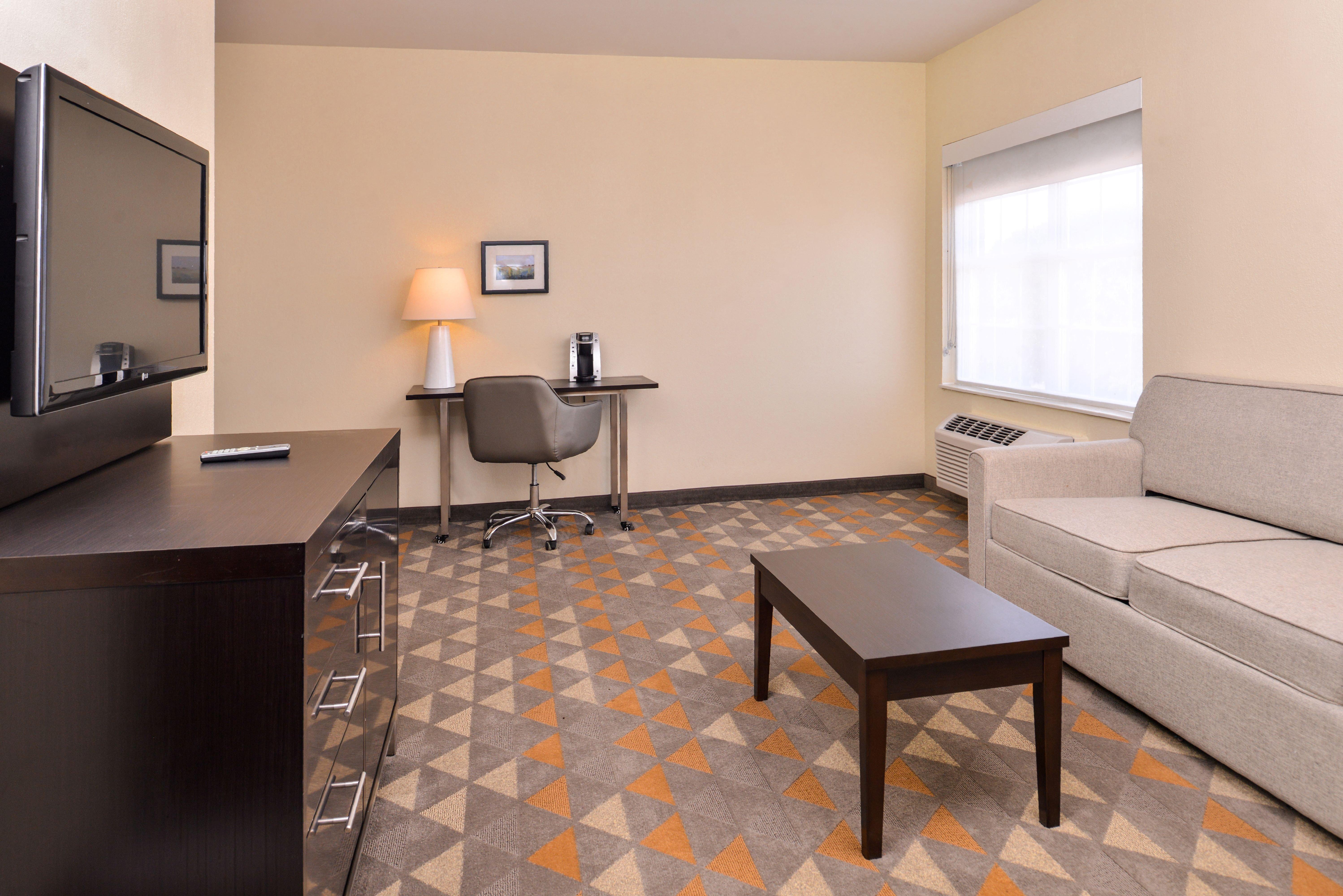 Holiday Inn And Suites Addison By Ihg Exterior photo