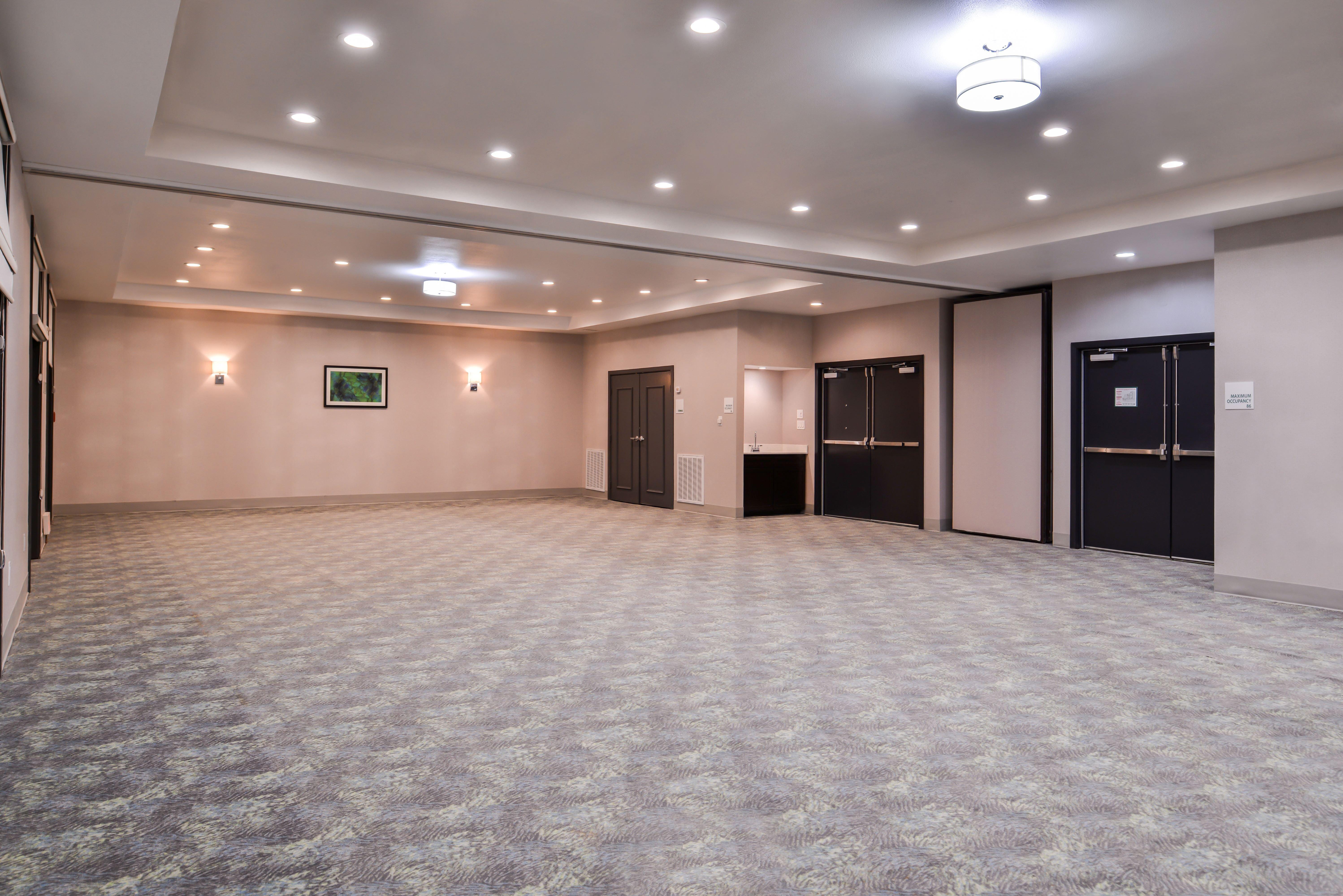 Holiday Inn And Suites Addison By Ihg Exterior photo